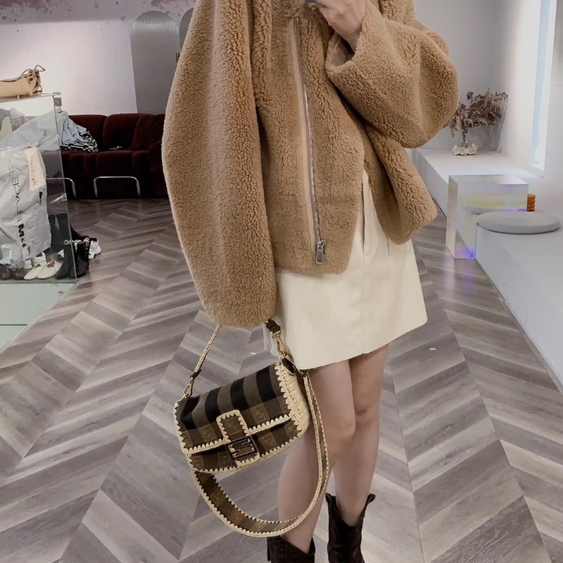 FENDI 老花拼編織法棍手提肩背斜背包28*12*7 98新配件塵袋-0