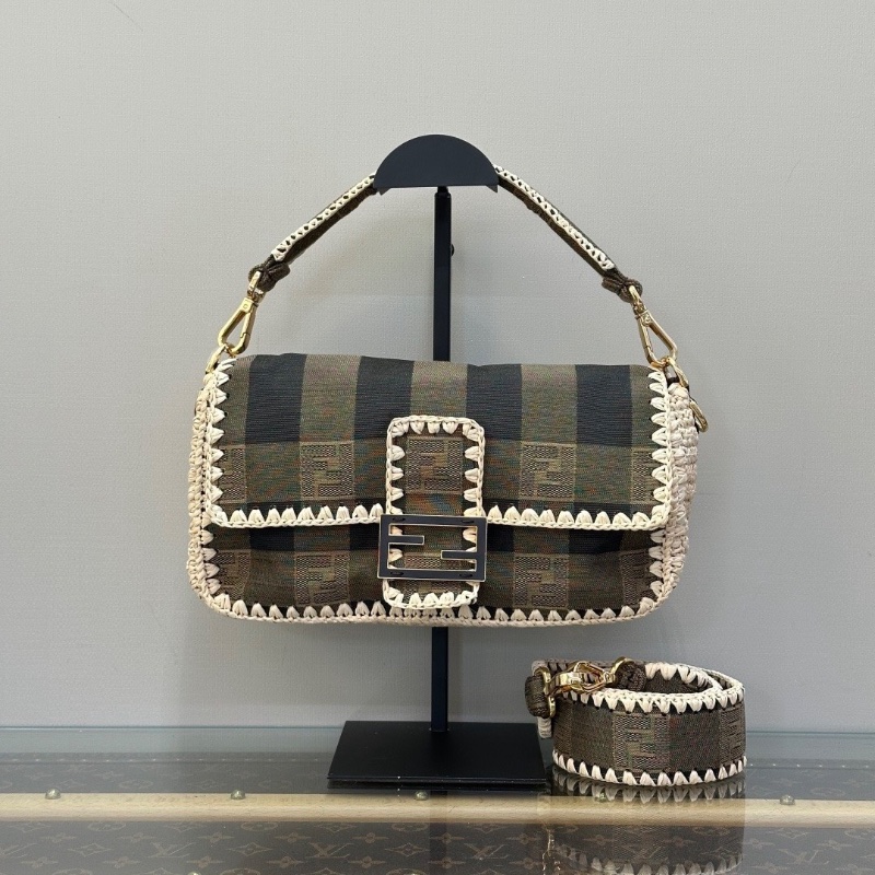 FENDI 老花拼編織法棍手提肩背斜背包28*12*7 98新配件塵袋-1