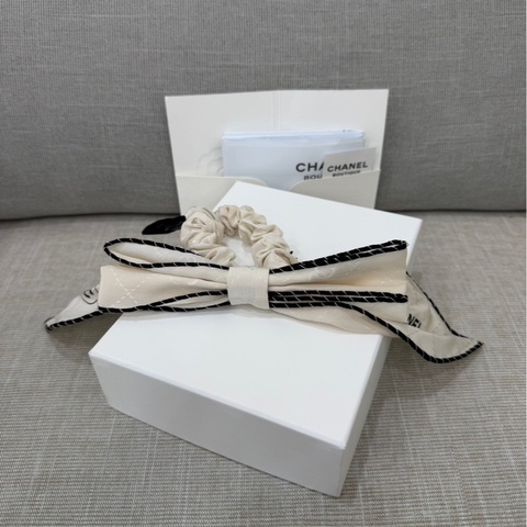 香奈兒Chanel 經典雙C 蝴蝶結 真絲髮圈/髮束/手環 (白色 x 黑色斜紋邊)