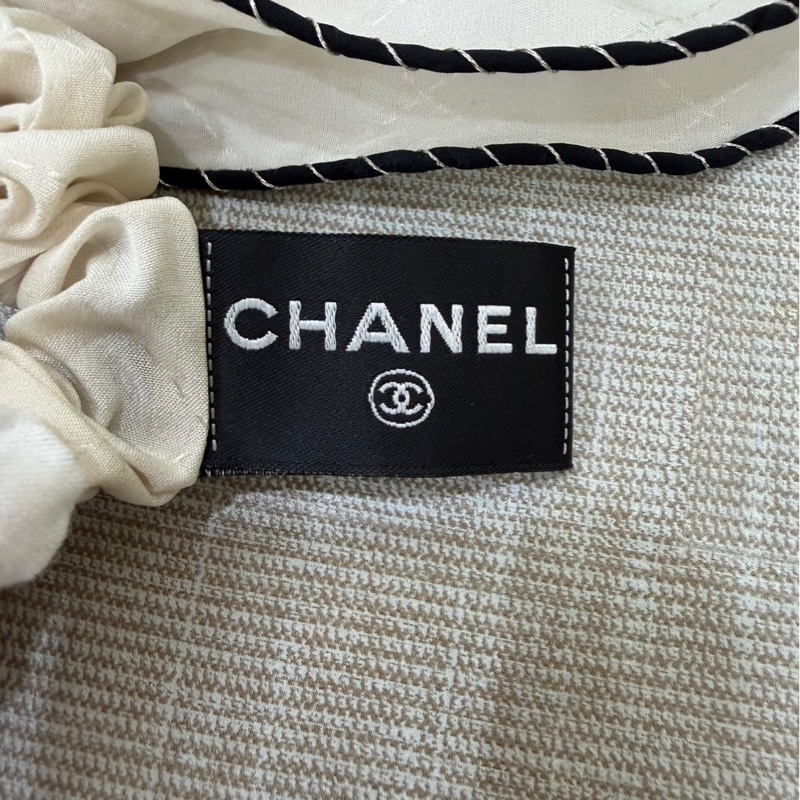 香奈兒Chanel 經典雙C 蝴蝶結 真絲髮圈/髮束/手環 (白色 x 黑色斜紋邊)-21
