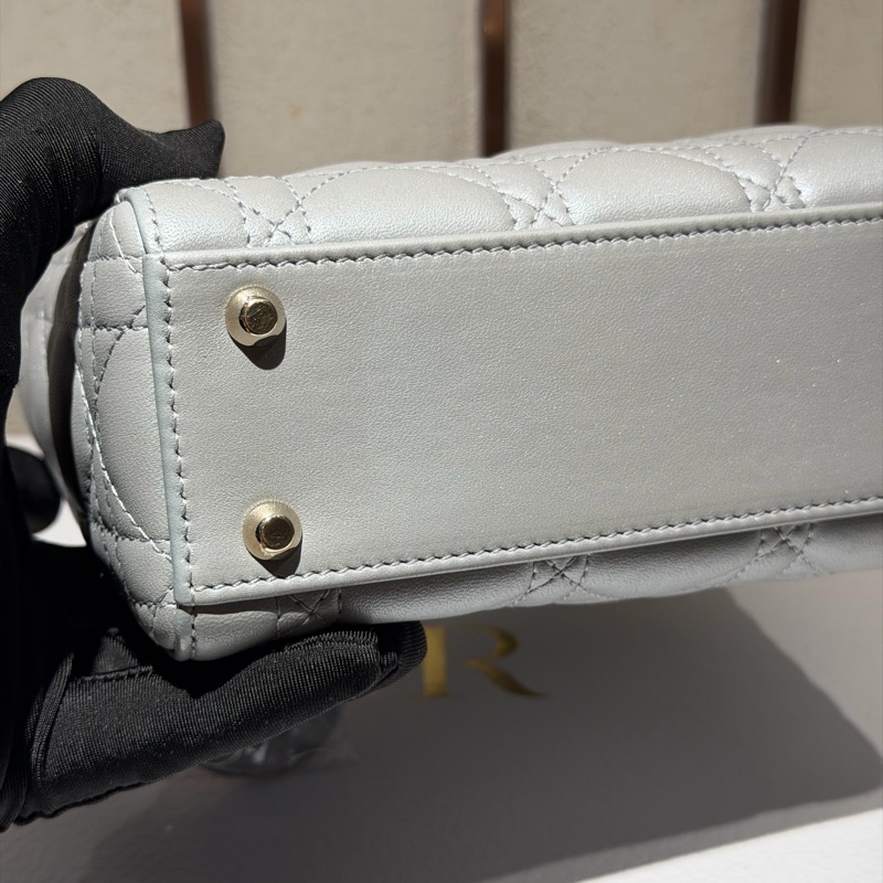 【99新 ✨ 全網最低價！】Lady dior mini 戴妃三格 灰色金扣 羊皮（下單前先詢問庫存❗️）-17