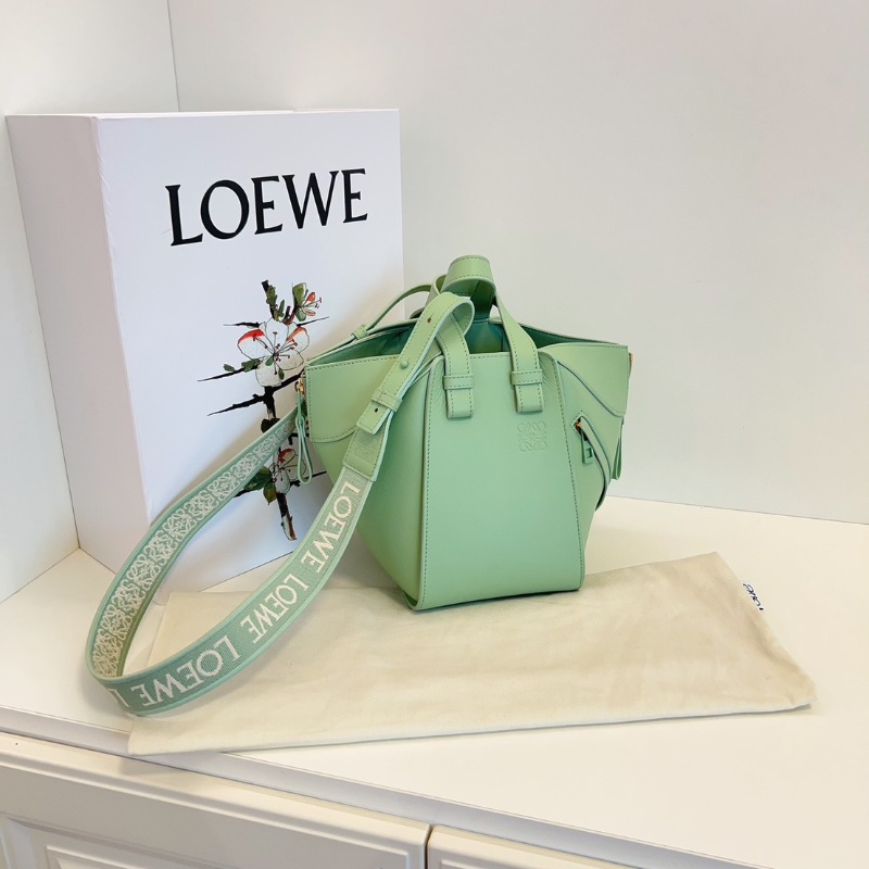 Loewe新款Hammock秋葵綠釉 金扣 全logo刺繡寬肩帶 吊床包 小號 20*21*14  98新配件塵袋-2