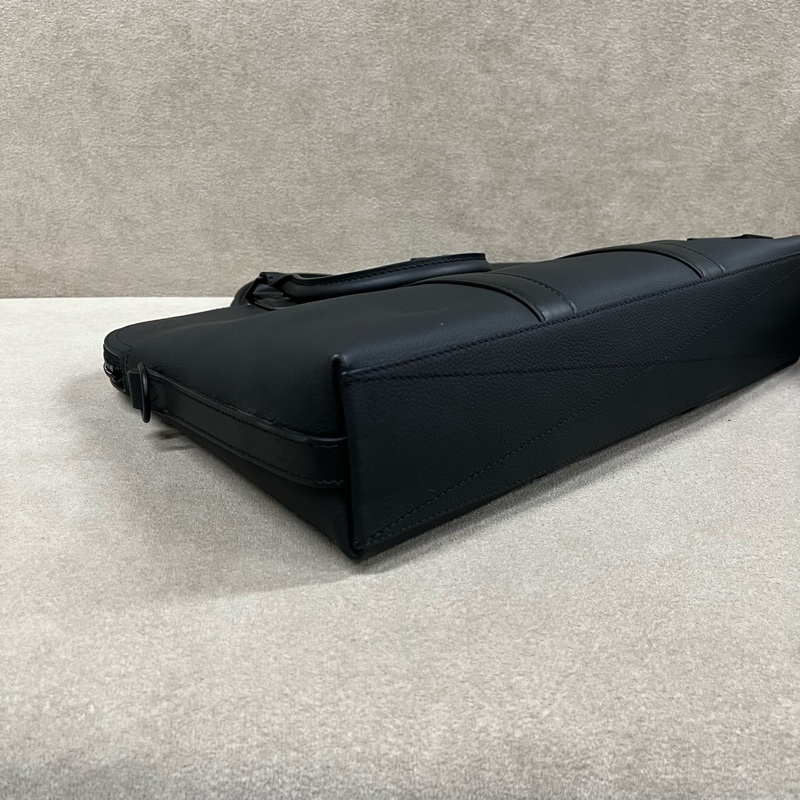 LV 路易威登 Takeoff 黑色公文包 純牛皮 芯片款 配件皮牌肩帶 38*7*28-5