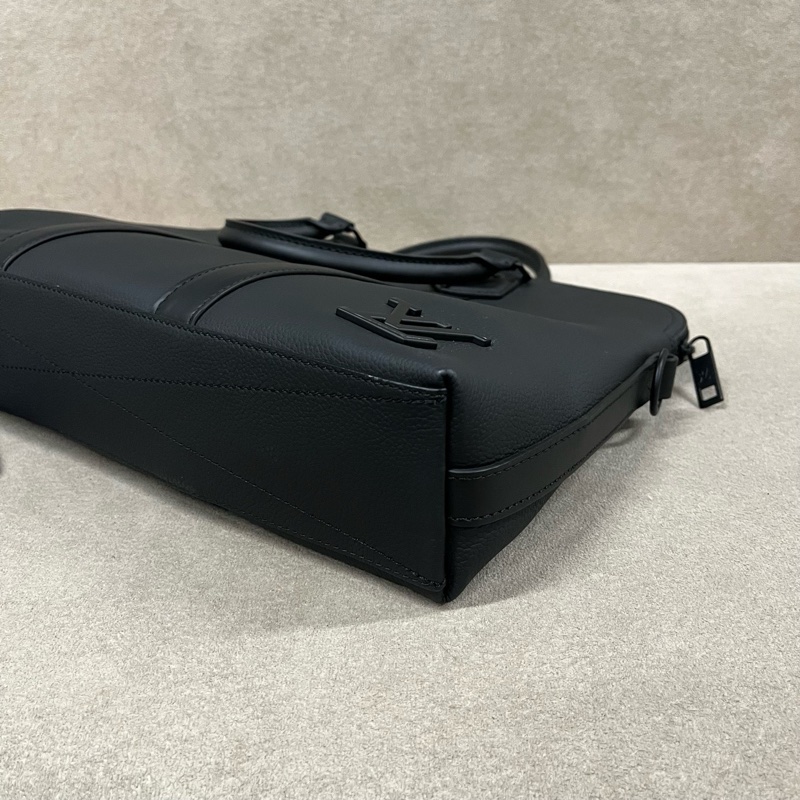 LV 路易威登 Takeoff 黑色公文包 純牛皮 芯片款 配件皮牌肩帶 38*7*28-6