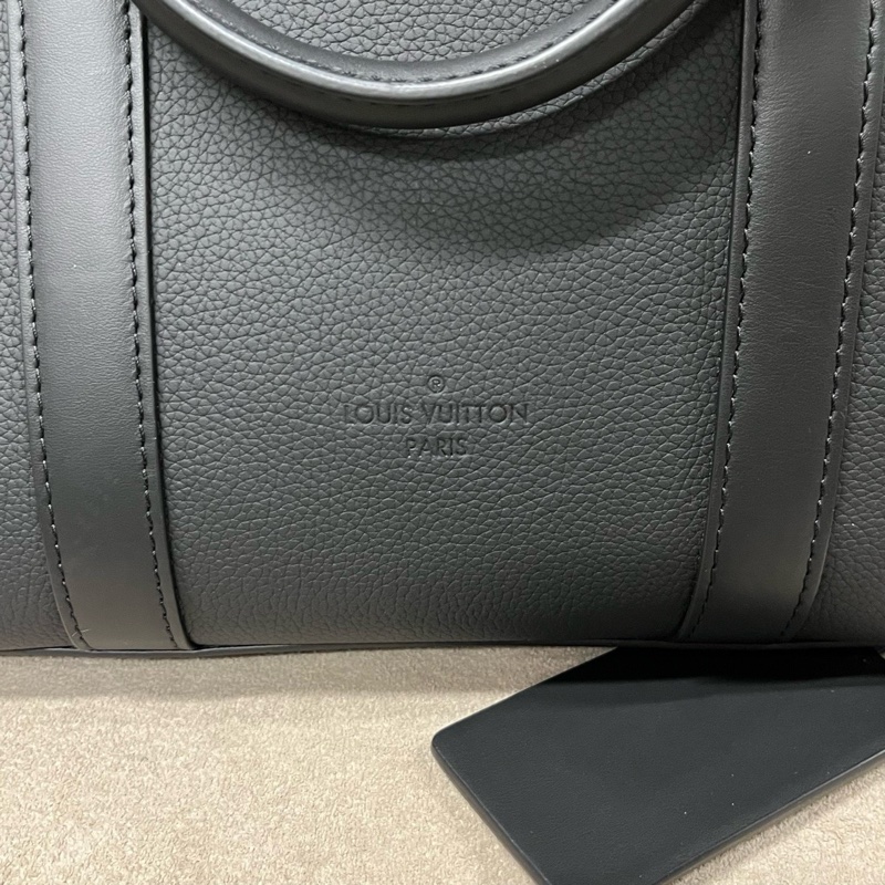 LV 路易威登 Takeoff 黑色公文包 純牛皮 芯片款 配件皮牌肩帶 38*7*28-7