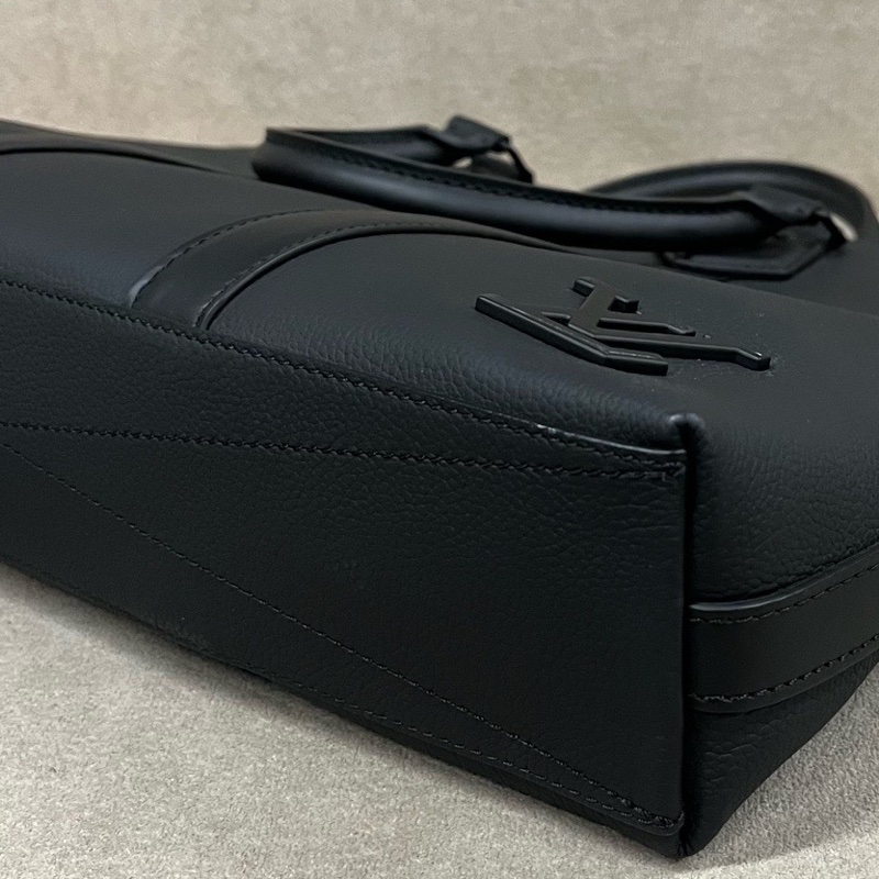 LV 路易威登 Takeoff 黑色公文包 純牛皮 芯片款 配件皮牌肩帶 38*7*28-8