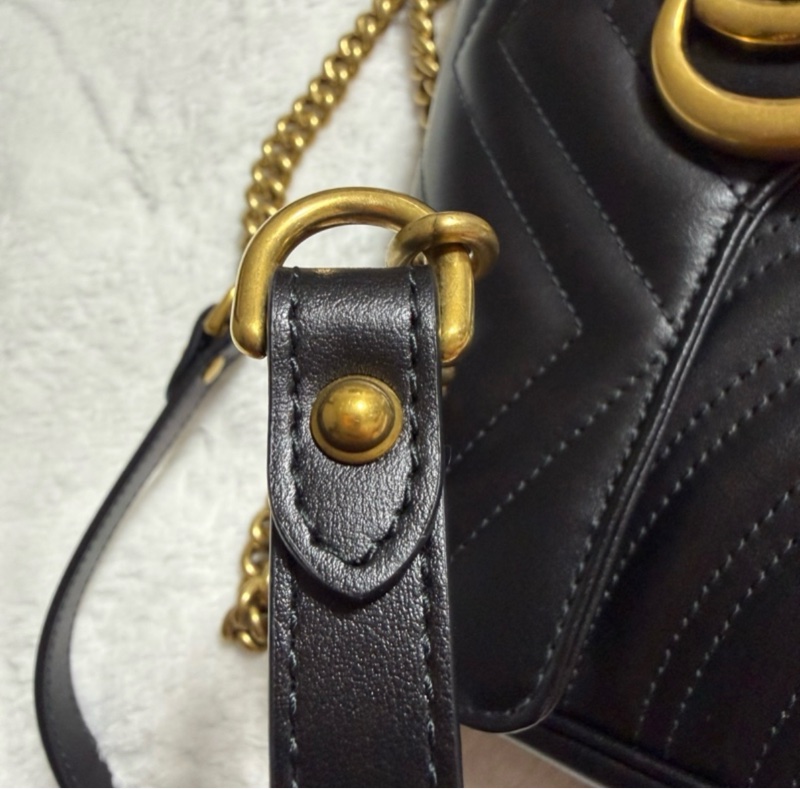GUCCI GG Marmont 肩背包 小號 26 黑色 金扣-35