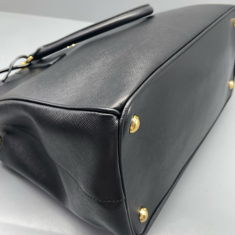 prada普拉達殺手包中號黑色 缺肩帶/34*24*16cm/-8