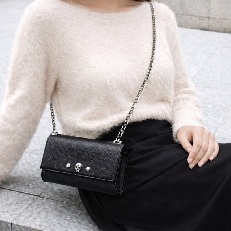 【二手 95 新】Alexander McQueen 亞歷山大麥昆骷髏頭鍊帶手拿包/皮夾-1