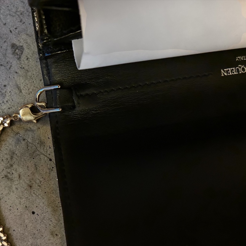 【二手 95 新】Alexander McQueen 亞歷山大麥昆骷髏頭鍊帶手拿包/皮夾-11