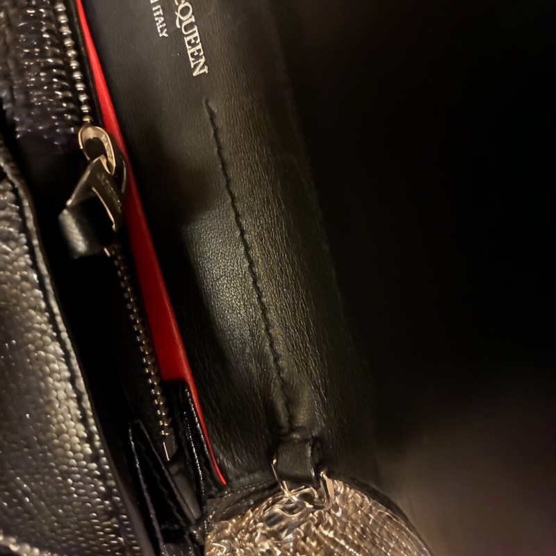 【二手 95 新】Alexander McQueen 亞歷山大麥昆骷髏頭鍊帶手拿包/皮夾-15