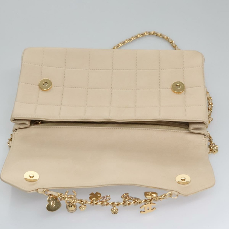 【日本直送】香奈兒 Choco Bar 鏈條肩背包，羊皮材質，象牙色，CC 標誌，貨號 110166SAM-22