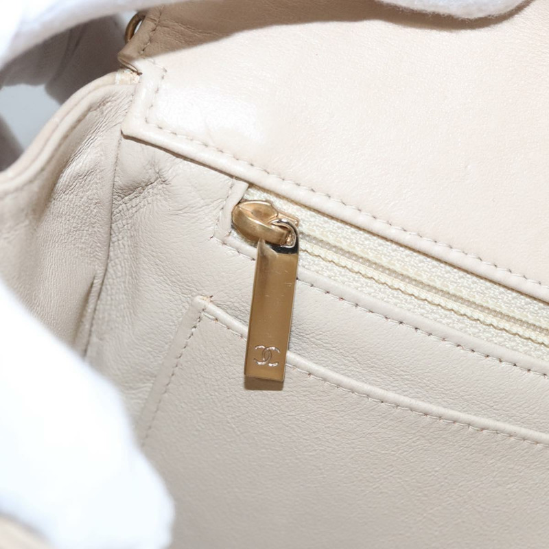 【日本直送】香奈兒 Choco Bar 鏈條肩背包，羊皮材質，象牙色，CC 標誌，貨號 110166SAM-28