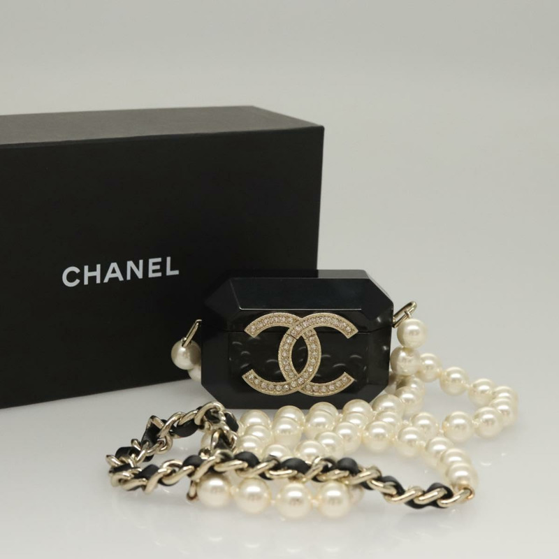 【日本直送】香奈兒 AirPods 肩背塑膠保護殼 黑色 CC 標誌 BA1117SM-11