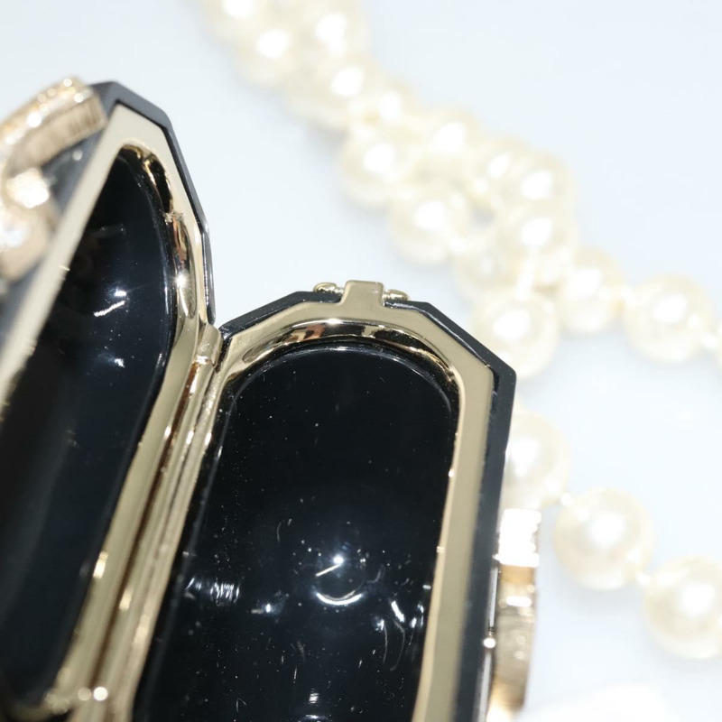 【日本直送】香奈兒 AirPods 肩背塑膠保護殼 黑色 CC 標誌 BA1117SM-18