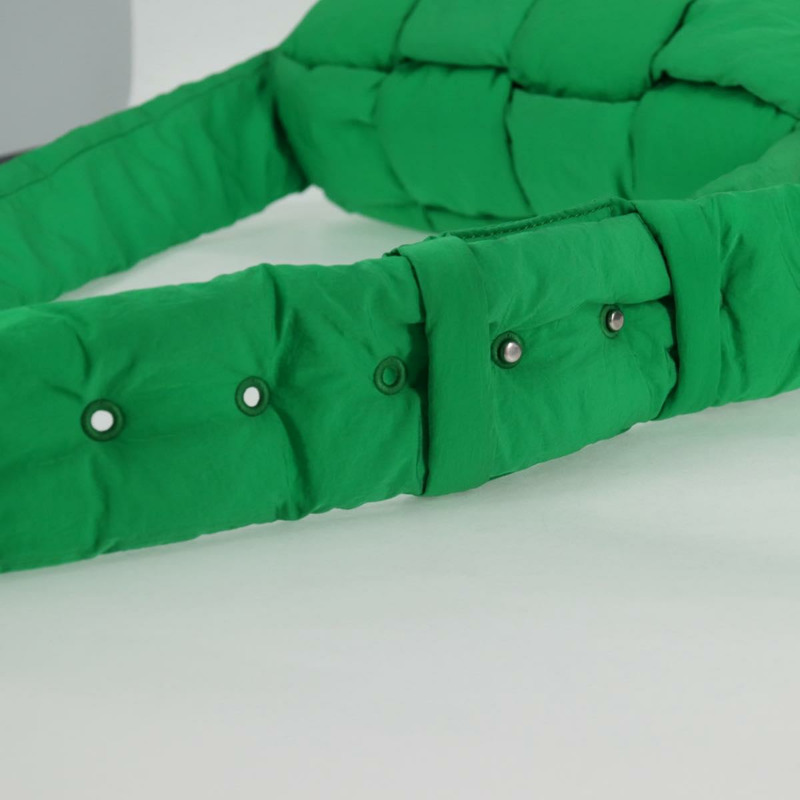 【日本直送】BOTTEGA VENETA MAXI INTRECCIATO 尼龍材質加厚科技卡帶包 Auth 115238M-7