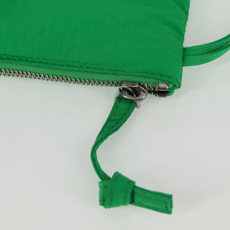 【日本直送】BOTTEGA VENETA MAXI INTRECCIATO 尼龍材質加厚科技卡帶包 Auth 115238M-26