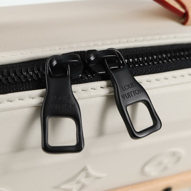 【日本直送】路易威登 Monogram Future Trunk 手提包 白色 M21950 LV 正品 126317SM-7