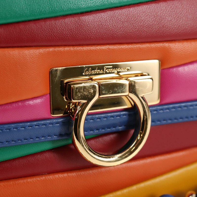 【日本直送】Salvatore Ferragamo Gancini 鏈條單肩包，皮革材質，藍色金色，正品，貨號 131644SM-18