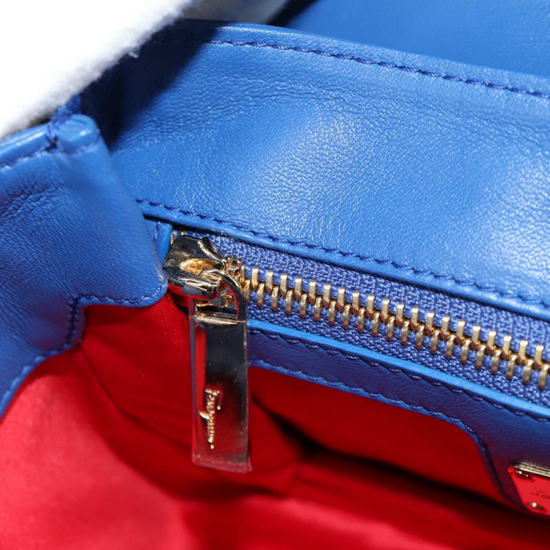 【日本直送】Salvatore Ferragamo Gancini 鏈條單肩包，皮革材質，藍色金色，正品，貨號 131644SM-23