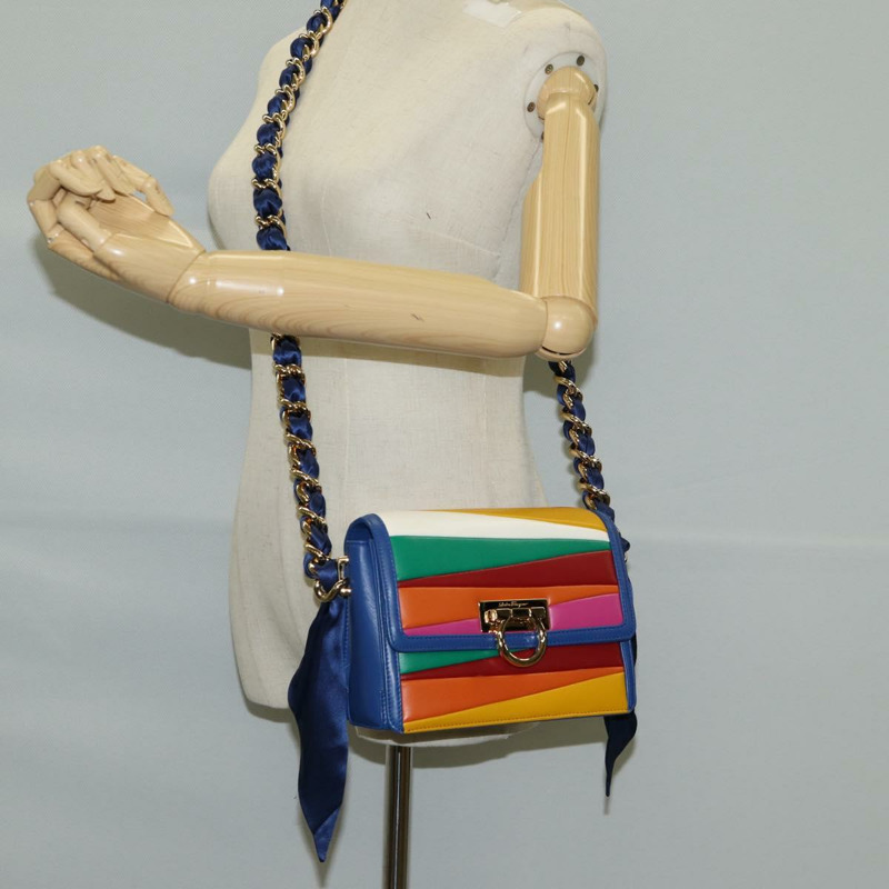 【日本直送】Salvatore Ferragamo Gancini 鏈條單肩包，皮革材質，藍色金色，正品，貨號 131644SM-25