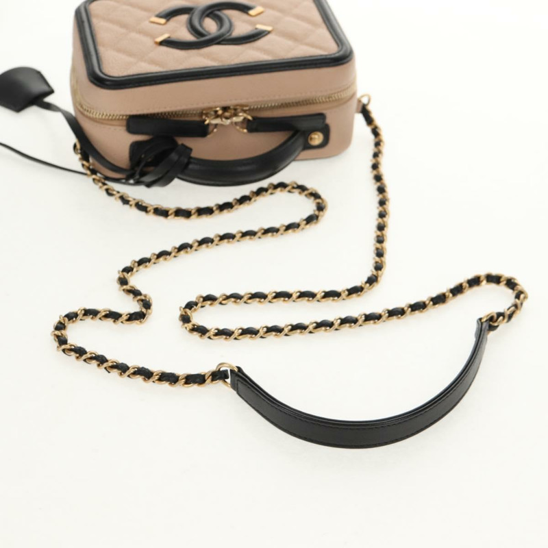 【日本直送】香奈兒 CC 鏤空鏈條化妝包 魚子醬皮 米色 金色 CC 標誌 正品 fm4940SM-7