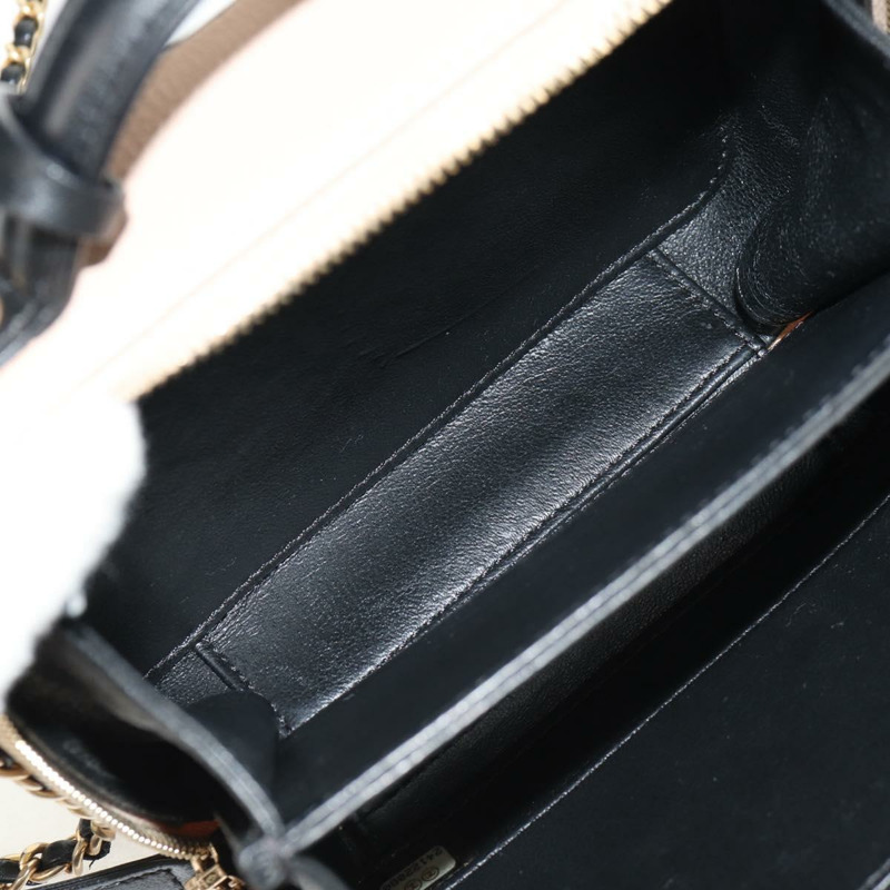 【日本直送】香奈兒 CC 鏤空鏈條化妝包 魚子醬皮 米色 金色 CC 標誌 正品 fm4940SM-8