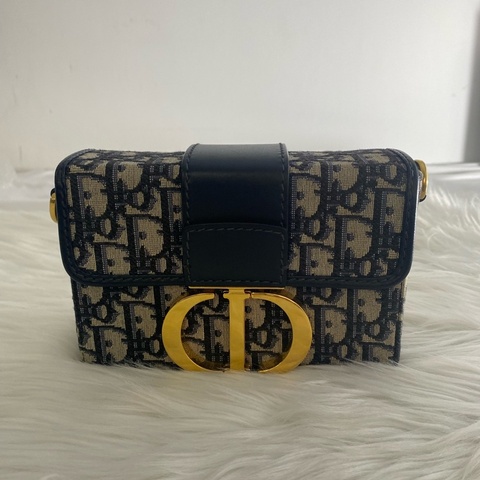 DIOR迪奧 30 Montaigne 蒙田系列 Oblique 刺繡老花滿印 寬肩帶