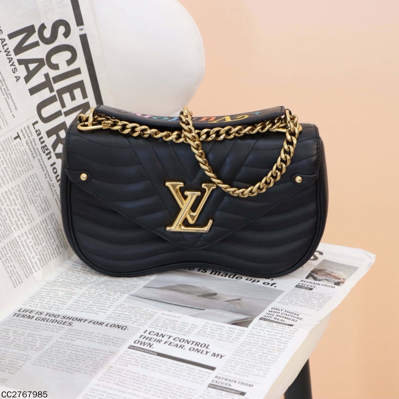 LouisVuitton路易威登New Wave中號牛皮純色單肩包-0