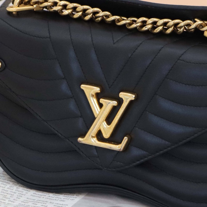 LouisVuitton路易威登New Wave中號牛皮純色單肩包-4