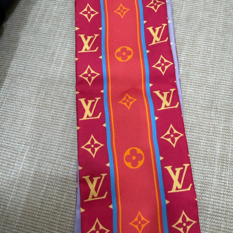 LV M77691 紅/紫絲巾-4
