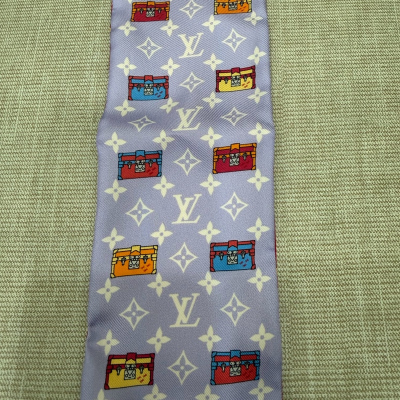 LV M77691 紅/紫絲巾-10