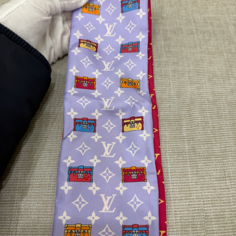 LV M77691 紅/紫絲巾-12