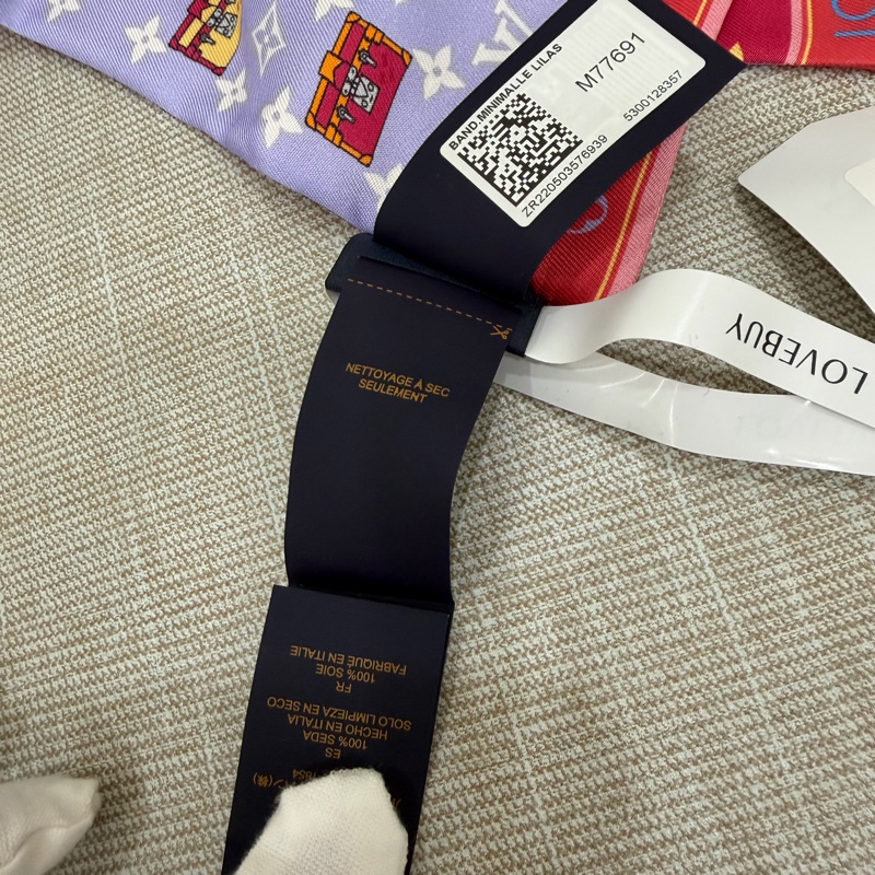 LV M77691 紅/紫絲巾-17