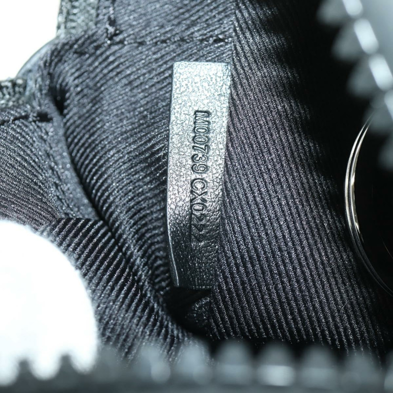 【日本直送】路易威登方形手拿包，撞色設計，灰色皮革，貨號 M00739，正品 ARZ207M-11