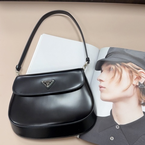Prada Cleo 小號｜黑色滑面牛皮｜銀扣