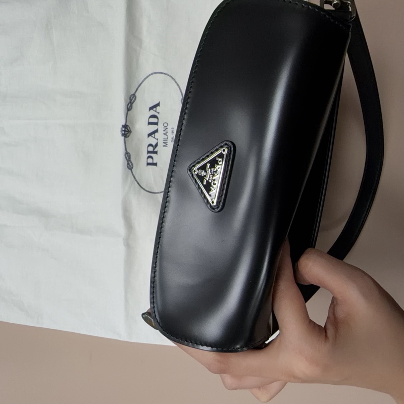Prada Cleo 小號｜黑色滑面牛皮｜銀扣-1
