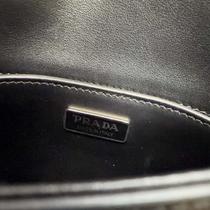 Prada Cleo 小號｜黑色滑面牛皮｜銀扣-2