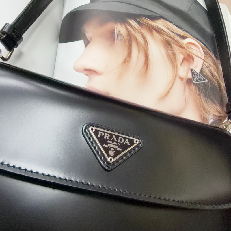 Prada Cleo 小號｜黑色滑面牛皮｜銀扣-3