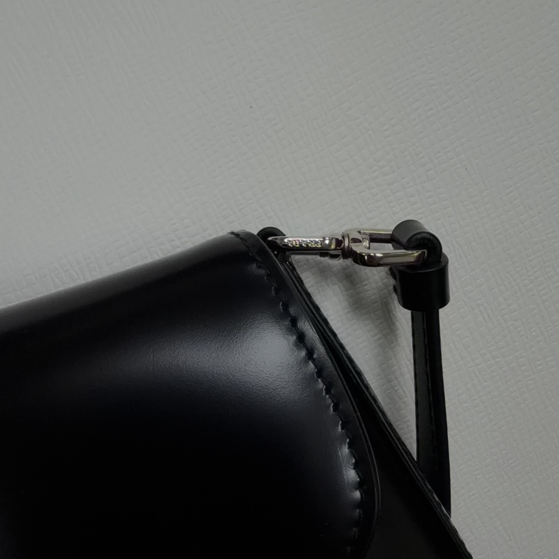 Prada Cleo 小號｜黑色滑面牛皮｜銀扣-11