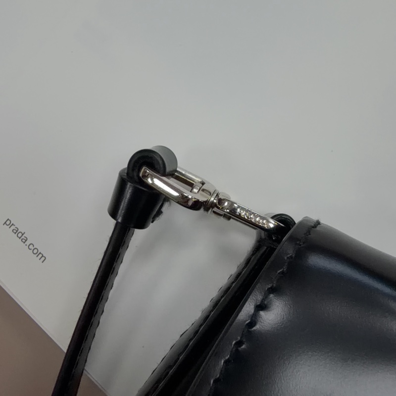 Prada Cleo 小號｜黑色滑面牛皮｜銀扣-12