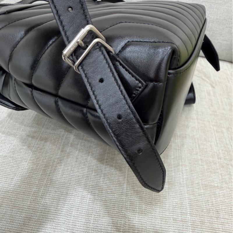 YSL聖羅蘭Loulou小羊皮V紋方胖子黑銀雙肩包-25