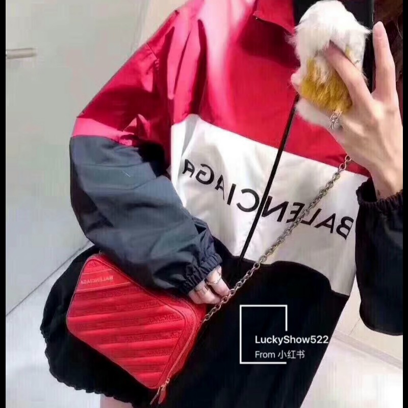 巴黎世家 Balenciaga 紅色 刺繡 復古金鍊 相機包 豆腐包 小方包 可斜背-1