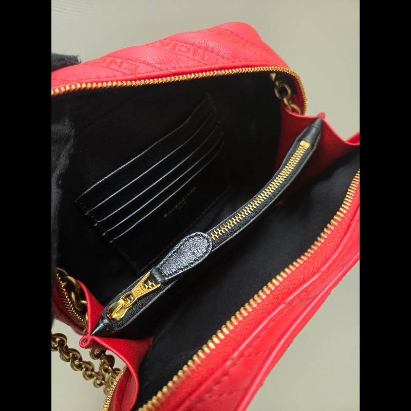 巴黎世家 Balenciaga 紅色 刺繡 復古金鍊 相機包 豆腐包 小方包 可斜背-21