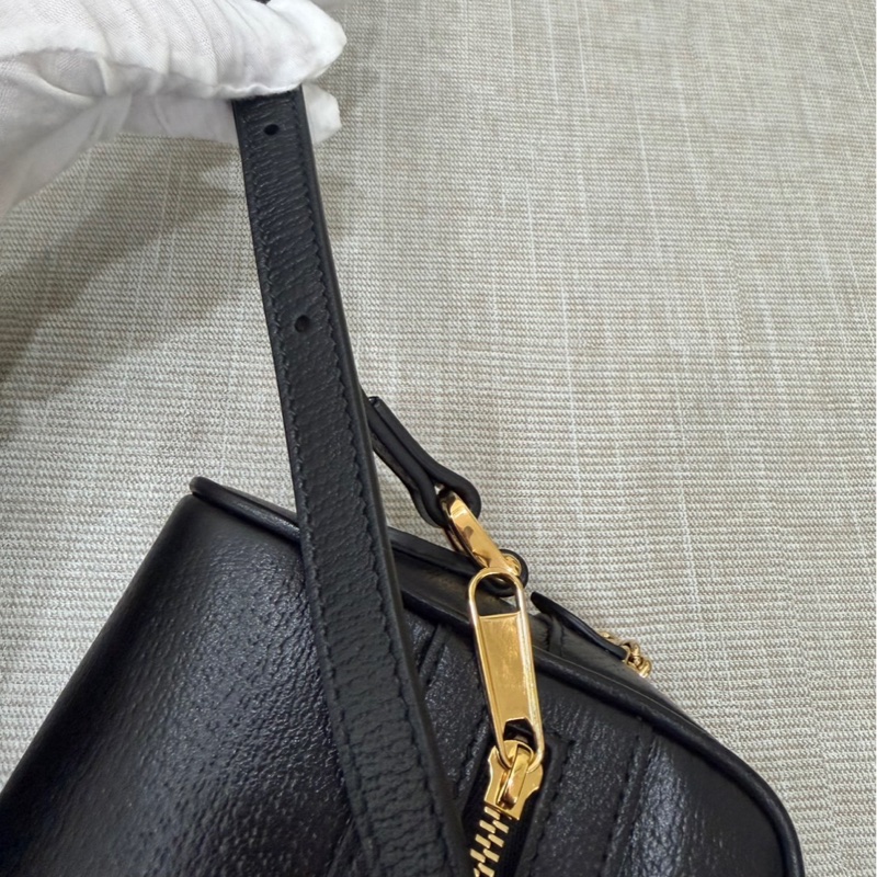 Gucci 全皮相機包 黑色-26