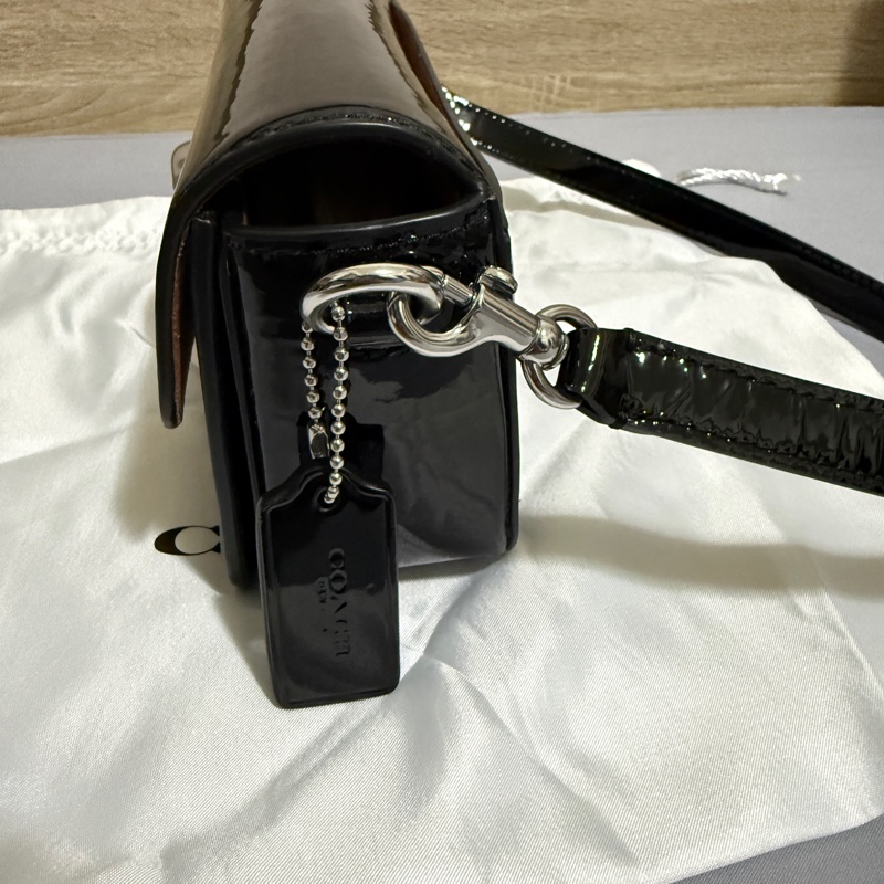 COACH STUDIO BAGUETTE 漆皮金屬C字肩背/斜背兩用法棍包-黑色-3