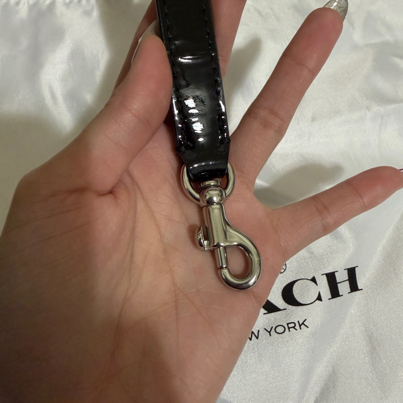 COACH STUDIO BAGUETTE 漆皮金屬C字肩背/斜背兩用法棍包-黑色-8