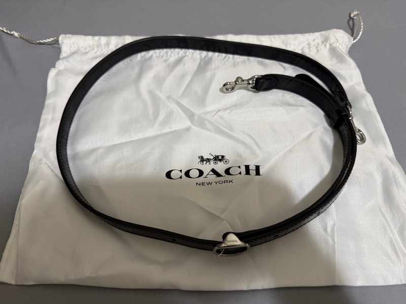 COACH STUDIO BAGUETTE 漆皮金屬C字肩背/斜背兩用法棍包-黑色-24