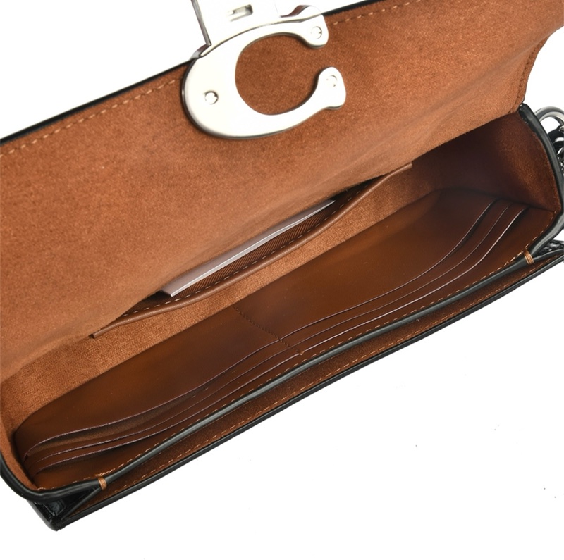 【COACH】STUDIO BAGUETTE 漆皮金屬C字肩背/斜背兩用法棍包-黑色-1