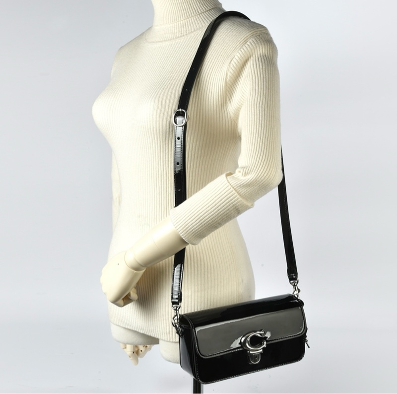 【COACH】STUDIO BAGUETTE 漆皮金屬C字肩背/斜背兩用法棍包-黑色-2